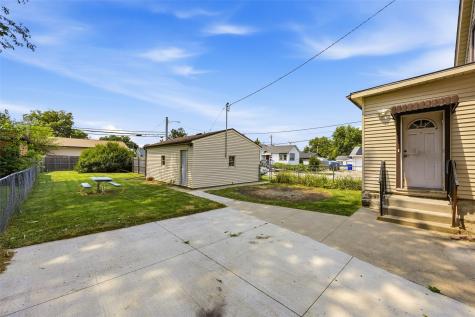 1802 J Street SW Cedar Rapids IA 52404
