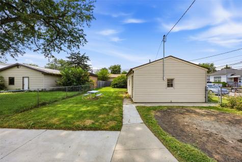 1802 J Street SW Cedar Rapids IA 52404