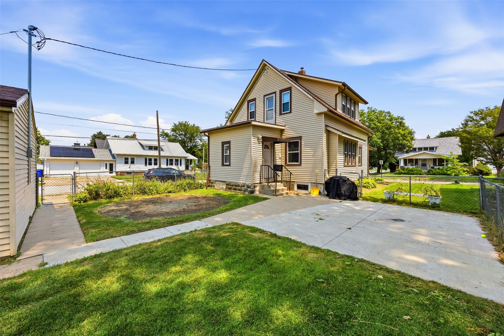 1802 J Street SW Cedar Rapids IA 52404