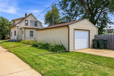 1802 J Street SW Cedar Rapids IA 52404