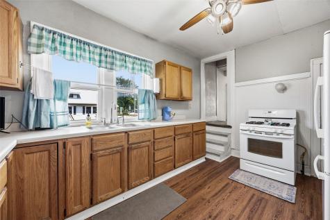 1802 J Street SW Cedar Rapids IA 52404