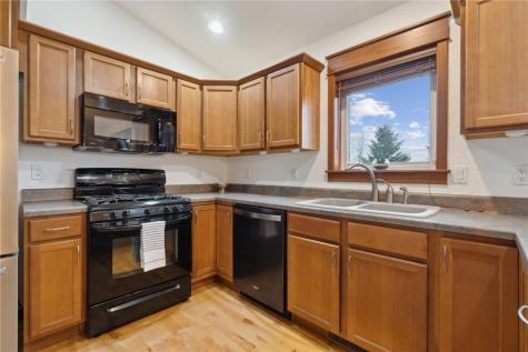 4922 Windmill Drive SW Cedar Rapids IA 52404