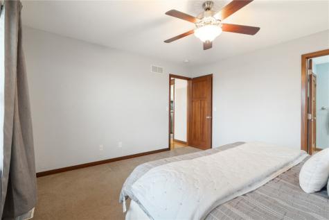 4922 Windmill Drive SW Cedar Rapids IA 52404