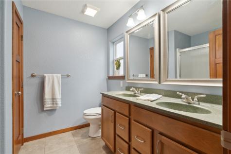 4922 Windmill Drive SW Cedar Rapids IA 52404