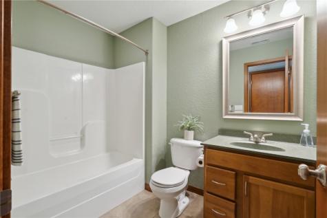 4922 Windmill Drive SW Cedar Rapids IA 52404