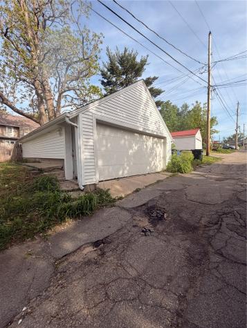 1507 Hinkley Avenue NW Cedar Rapids IA 52405
