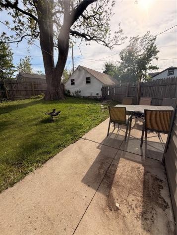 1507 Hinkley Avenue NW Cedar Rapids IA 52405