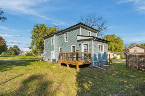409 3rd Street SE Independence IA 50644