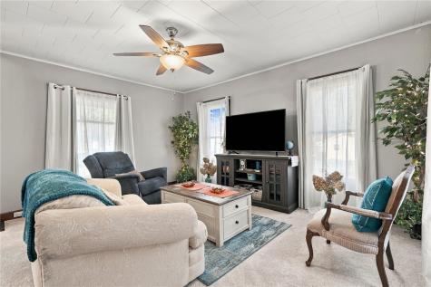 409 3rd Street SE Independence IA 50644