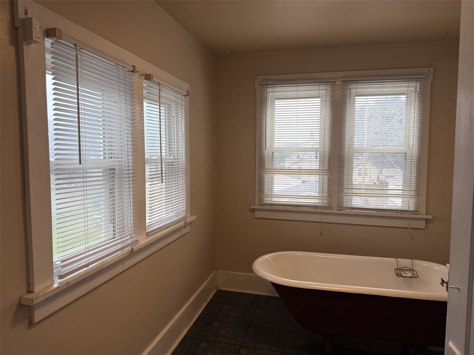 823 D Avenue NW Cedar Rapids IA 52405