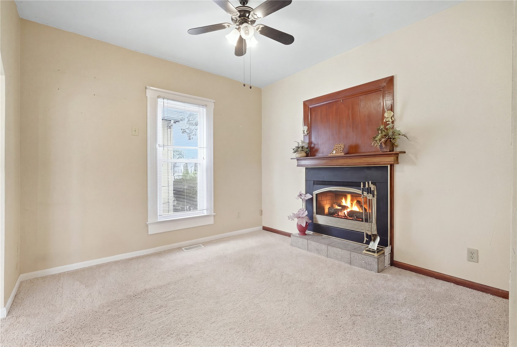 823 D Avenue NW Cedar Rapids IA 52405