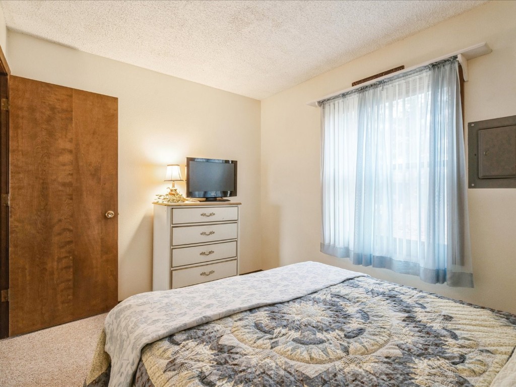 952 Ivanhoe Circle Mt Vernon IA 52314