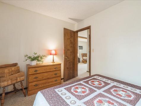 952 Ivanhoe Circle Mt Vernon IA 52314