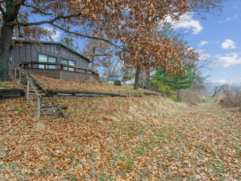 952 Ivanhoe Circle Mt Vernon IA 52314