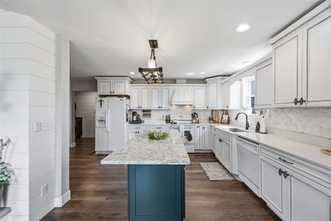 800 Kaitlynn Avenue Anamosa IA 52205