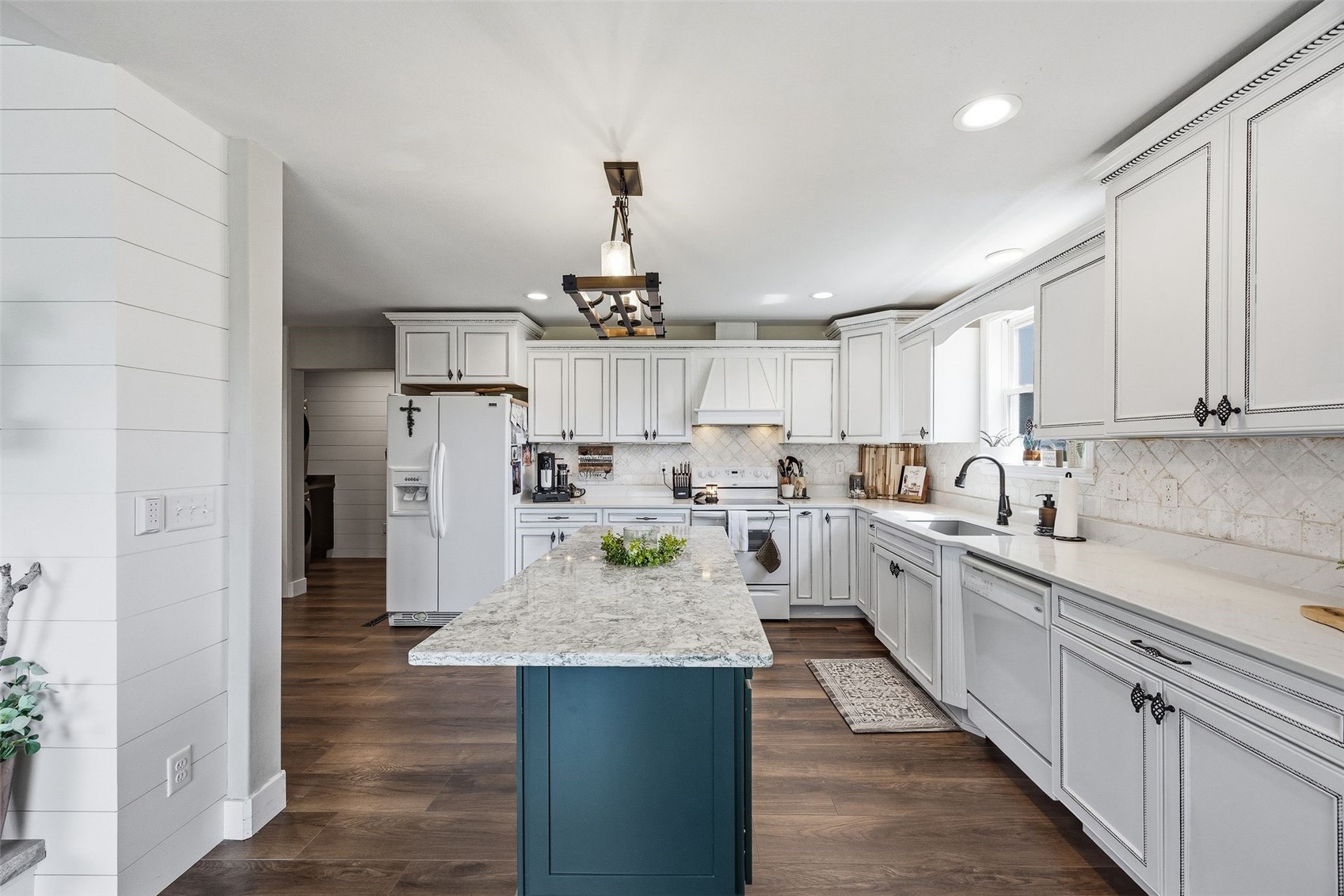 800 Kaitlynn Avenue Anamosa IA 52205