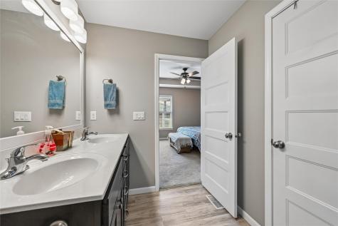 1395 Applewood Drive Fairfax IA 52228