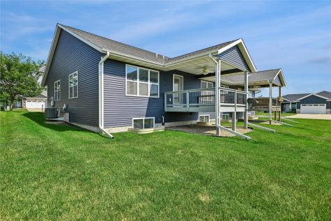 1395 Applewood Drive Fairfax IA 52228