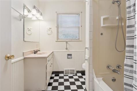 714 NE Blairs Ferry Cedar Rapids IA 52402