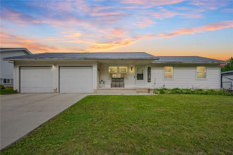 1304 Grande Avenue Center Point IA 52213