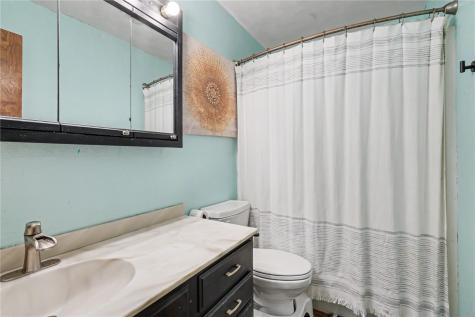 1304 Grande Avenue Center Point IA 52213