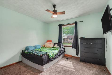 1304 Grande Avenue Center Point IA 52213