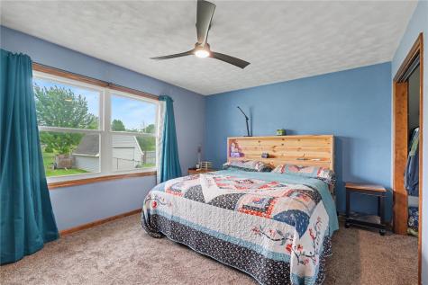 1304 Grande Avenue Center Point IA 52213