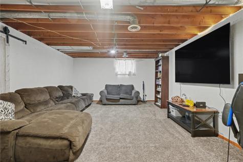 1304 Grande Avenue Center Point IA 52213