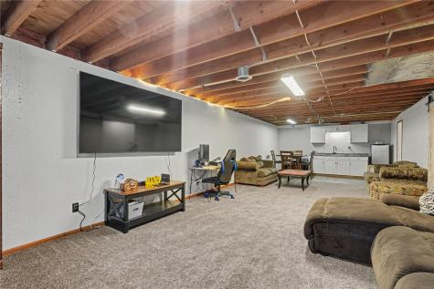 1304 Grande Avenue Center Point IA 52213