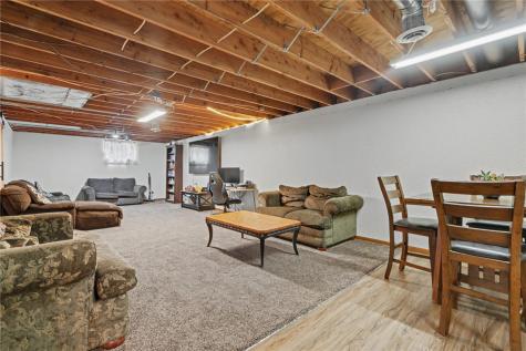 1304 Grande Avenue Center Point IA 52213