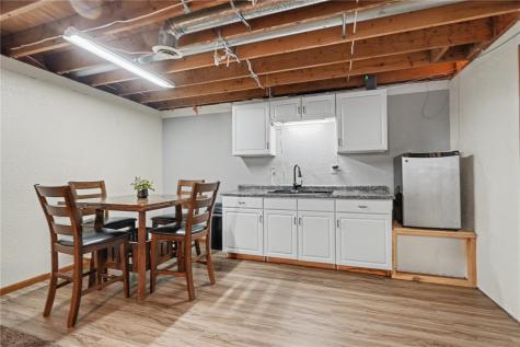 1304 Grande Avenue Center Point IA 52213