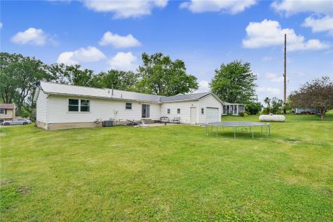 1304 Grande Avenue Center Point IA 52213