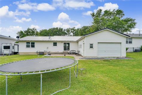 1304 Grande Avenue Center Point IA 52213