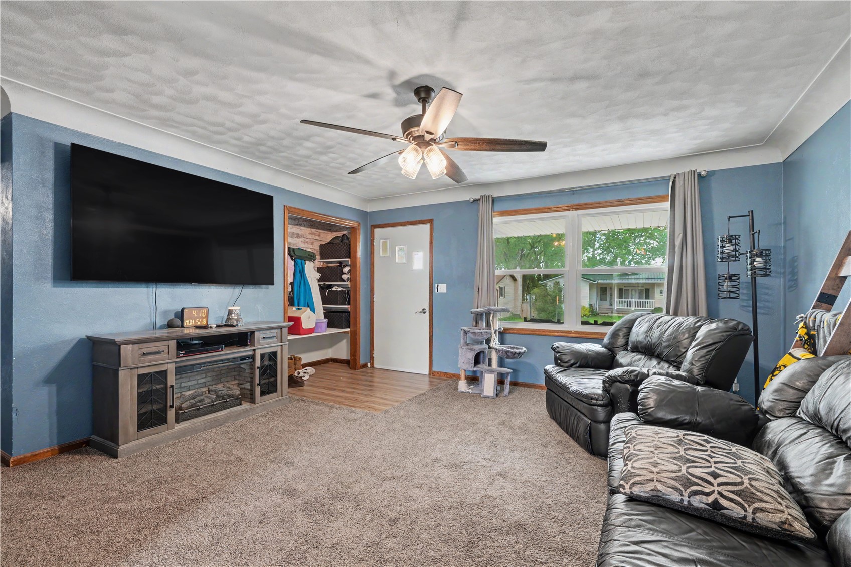 1304 Grande Avenue Center Point IA 52213
