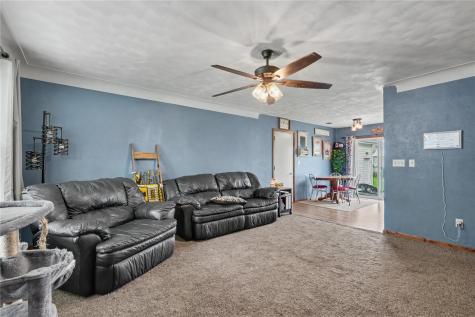 1304 Grande Avenue Center Point IA 52213