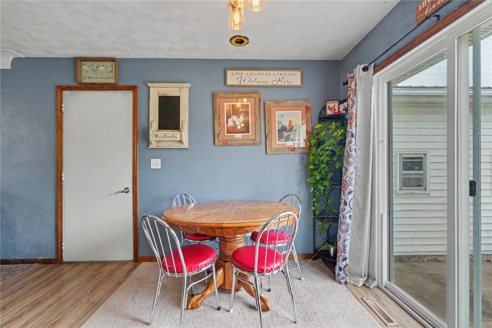 1304 Grande Avenue Center Point IA 52213