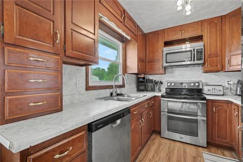 1304 Grande Avenue Center Point IA 52213