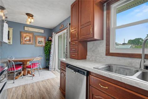1304 Grande Avenue Center Point IA 52213
