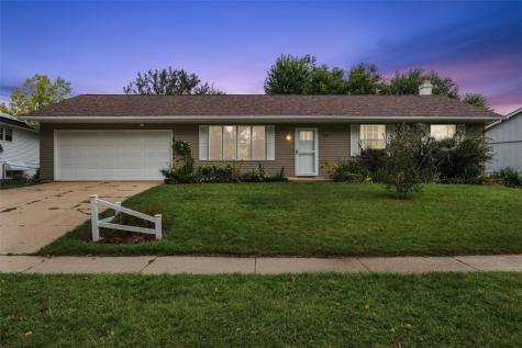 130 Carnaby Drive NE Cedar Rapids IA 52402