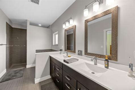 5001 Dewees Court Cedar Rapids IA 52411