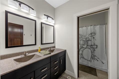 5001 Dewees Court Cedar Rapids IA 52411