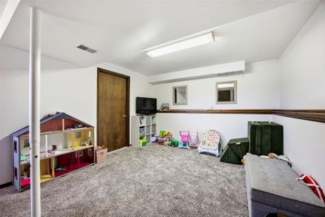 7698 32nd Avenue Norway IA 52318
