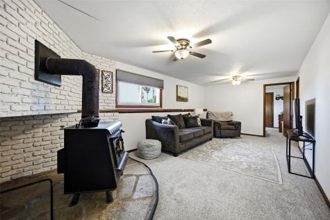 7698 32nd Avenue Norway IA 52318