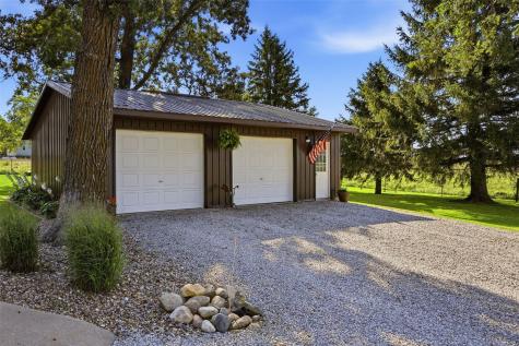 7698 32nd Avenue Norway IA 52318
