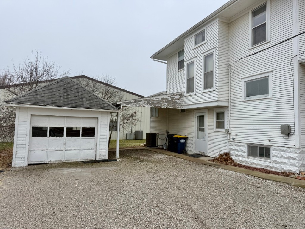 100 E Welsh Street Williamsburg IA 52361