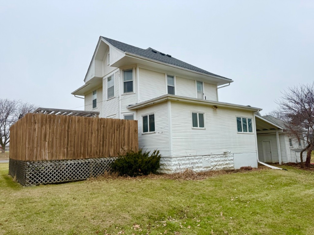 100 E Welsh Street Williamsburg IA 52361