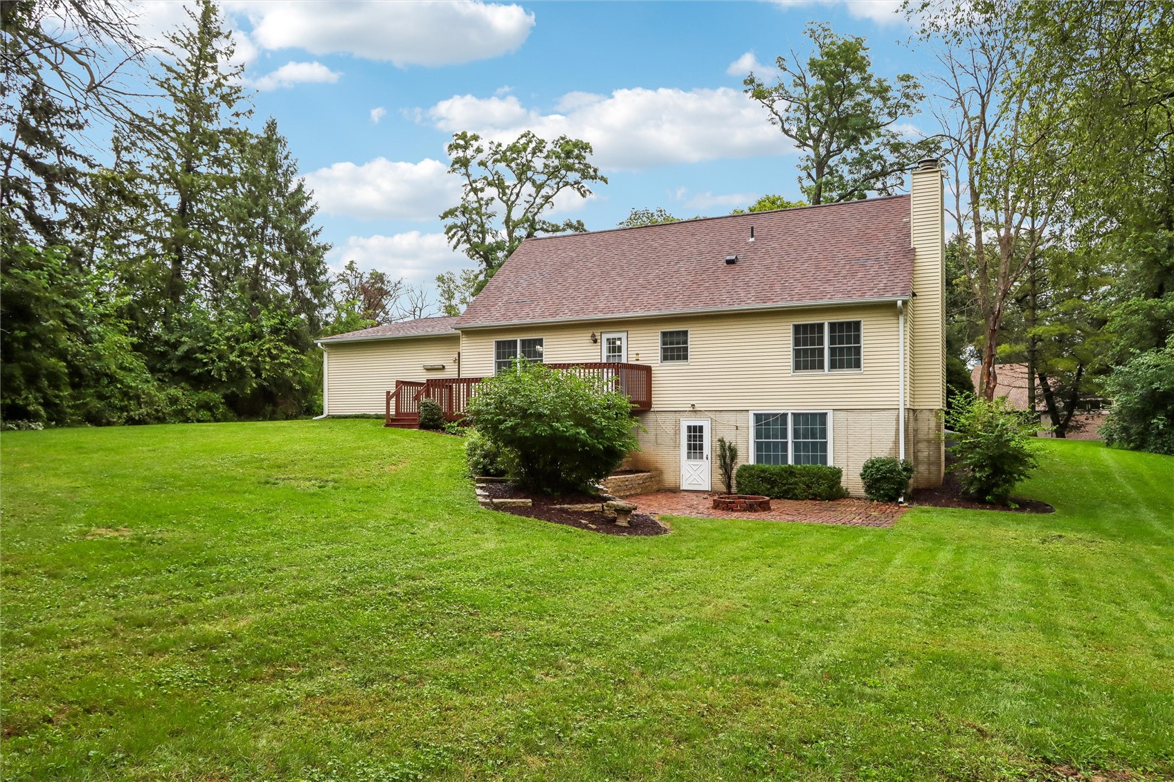 5 Hillcrest Heights Lane Mt Vernon IA 52314