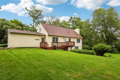 5 Hillcrest Heights Lane Mt Vernon IA 52314