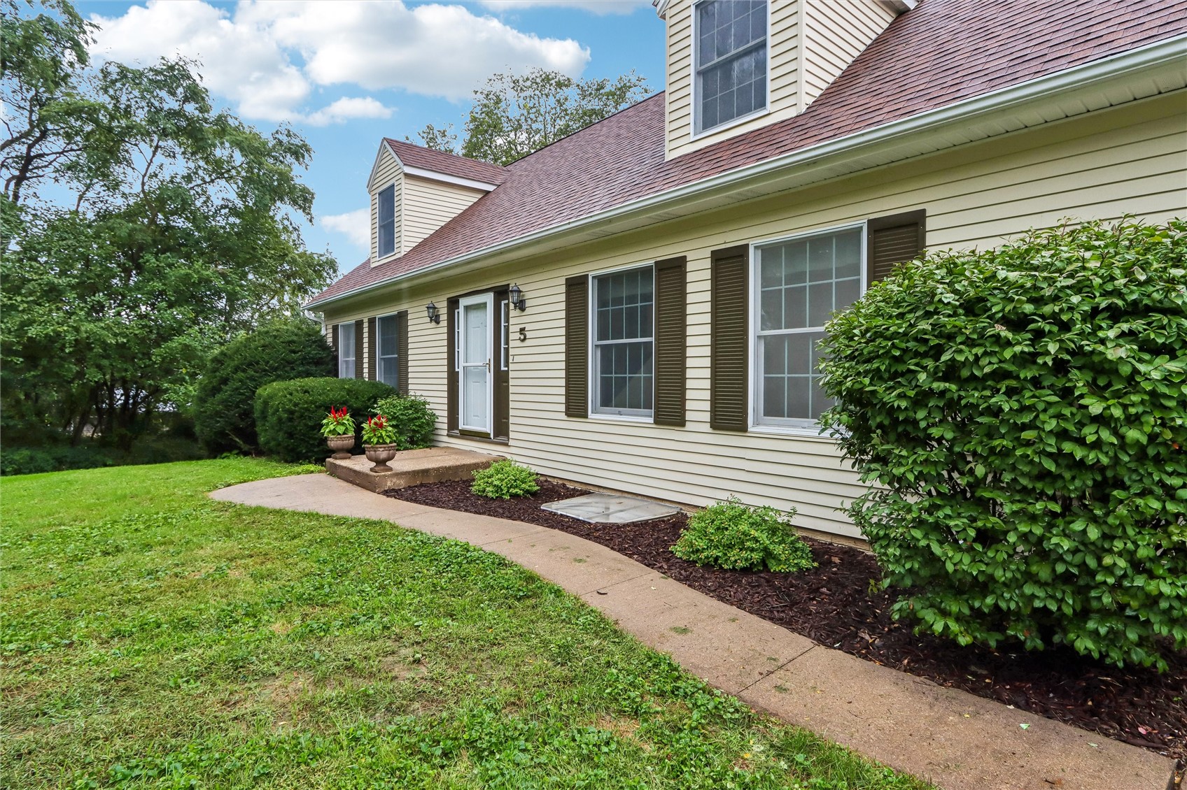 5 Hillcrest Heights Lane Mt Vernon IA 52314