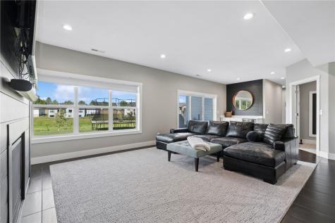 955 16th Avenue SW Mt Vernon IA 52314